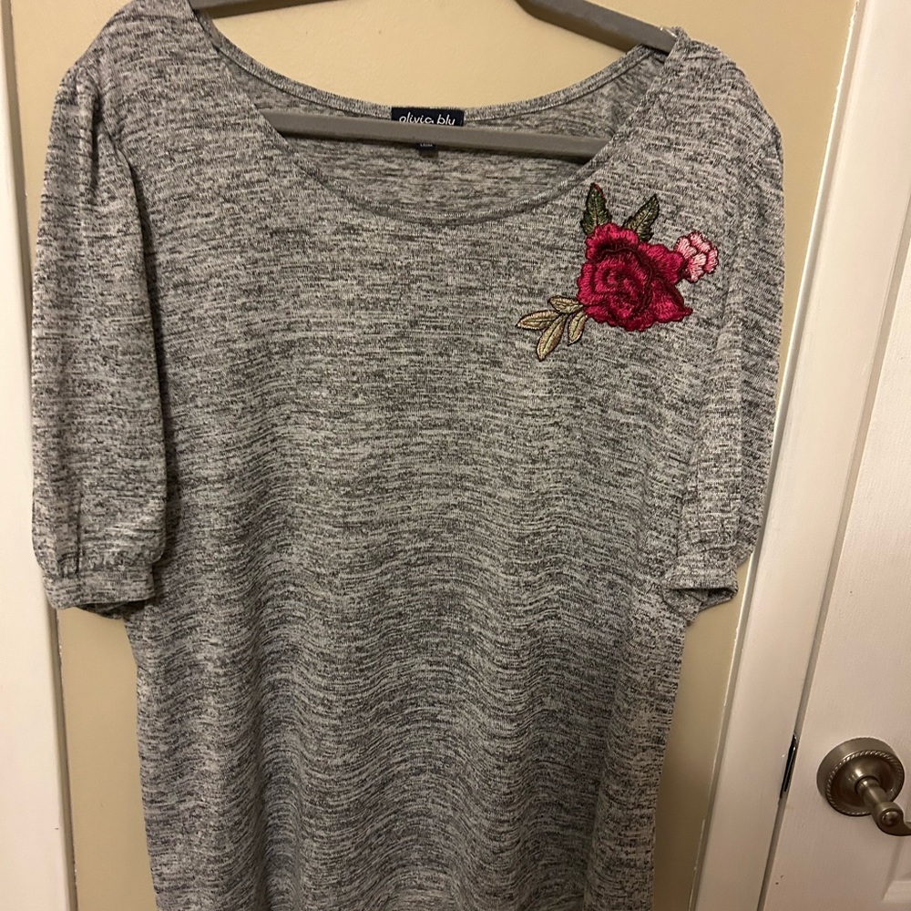 Chico's Gray Top with Floral Embroidery